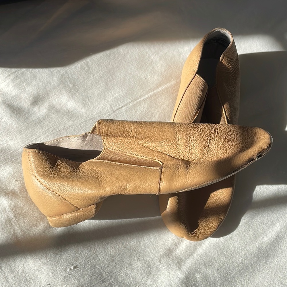Size 4.5 Jazz shoe leather upper